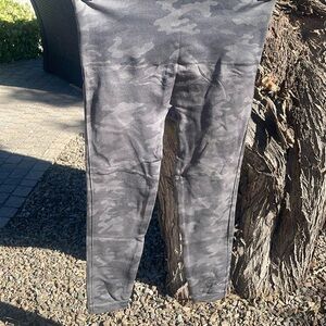SPANX CAMO LEGGINGS